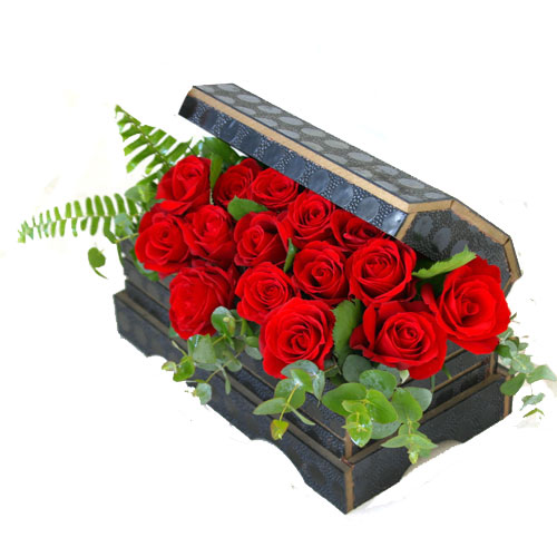 Sandık içerisinde 15 adet kırmızı gül  Adana çiçek siparişi çiçekçiler 
